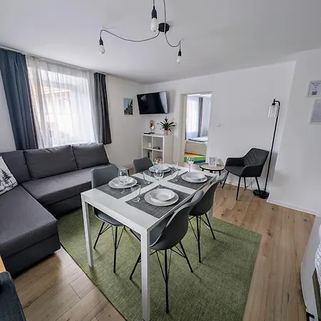 Apartamento Haus Im Hochtal Bad Bleiberg Exterior foto
